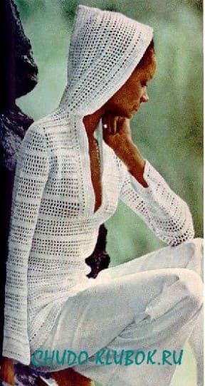 фото Белый пуловер с капюшоном вязаный крючком 5